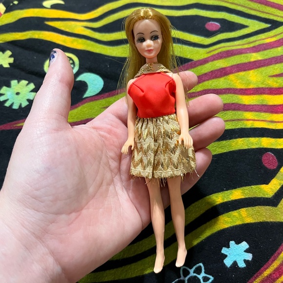 Vintage 1970’s Topper Dawn 6” Fashion Doll in Original Red and Gold Zigzag Dress - Picture 5 of 16